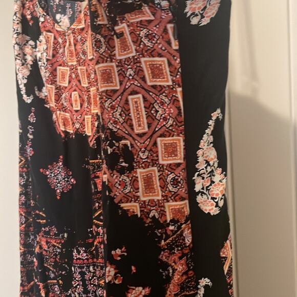 Wonderly Dress Size Large with Slits - Picture 6 of 10